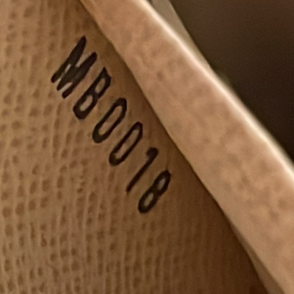 Louis Vuitton Azur Sarah Wallet - Picture 12 of 15